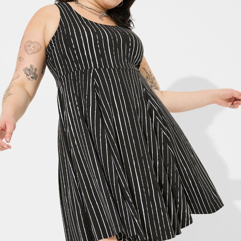 ❤️NWT TORRID NIGHTMARE BEFORE CHRISTMAS JACK & SALLY REVERSIBLE DRESS - Picture 2 of 13